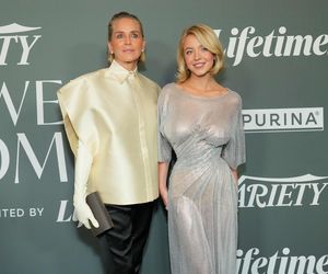 Sydney Sweeney w prześwitującej sukience. Obok m.in. legenda boksu