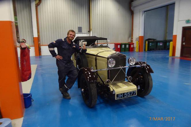 Tomasz Mackiewicz restaurował stare samochody