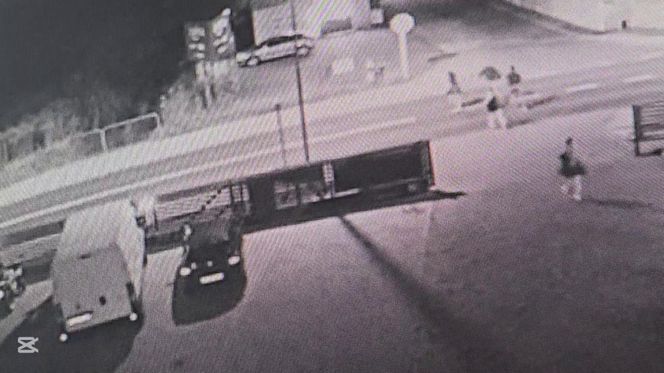 Zawiercie. 15-latka potrącona na środku jezdni. Jest nagranie z wypadku [ZDJĘCIA].