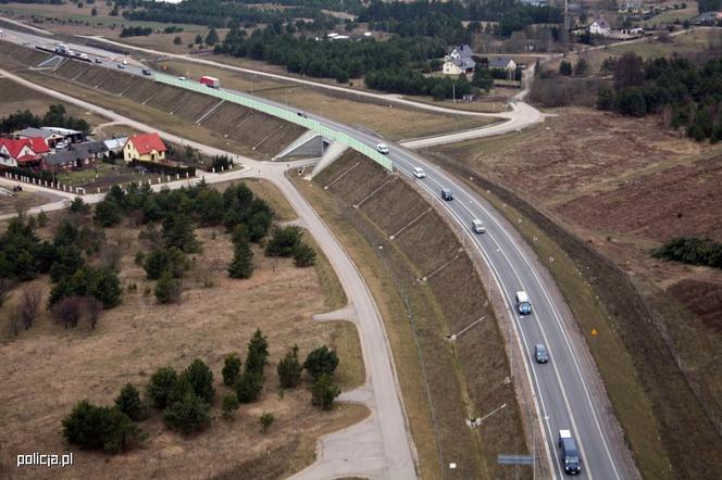 Wielki transport z cudzoziemcami przekroczył granicę. Pojechali w kierunku Litwy [ZDJĘCIA]