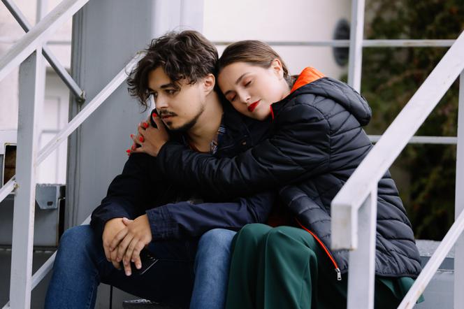 Na Wspólnej odc. 3355. Przemek Smolny (Eryk Cichowicz), Monika (Karolina Oldyńska)