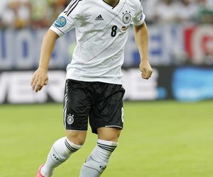 Mesut Ozil przeszedł niezwykłą przemianę!