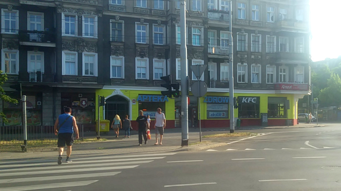 KFC w jaskrawych kolorach