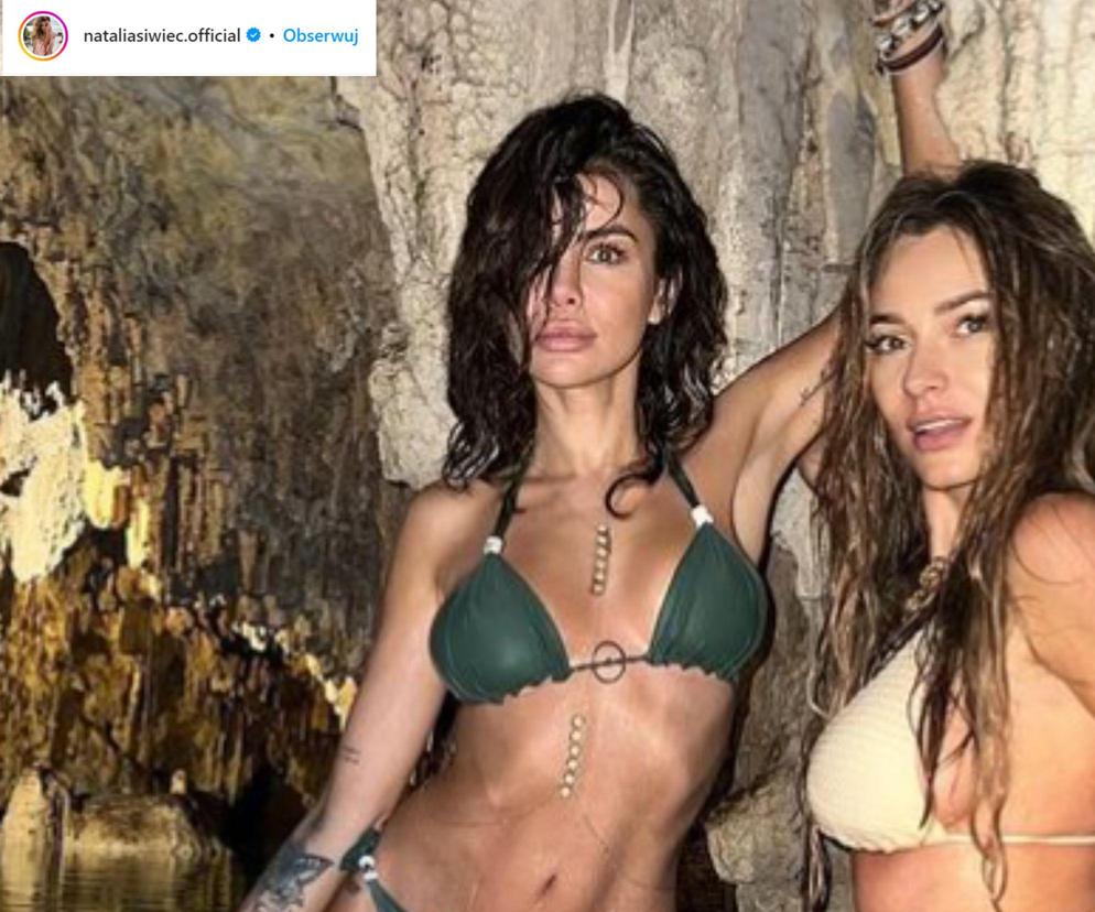 Natalia Siwiec i Marcelina Zawadzka w kusym bikini. Wyginają się w jaskini!