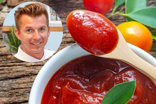 Keczup Karola Okrasy to zachwycające połączenie pomidorów i przypraw. Bije na głowę inne sosy