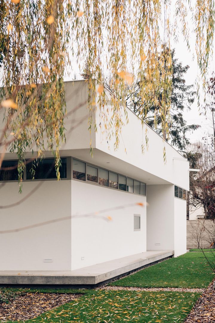 Dom z lewitującym dachem pod Warszawą. Fot. ONI Studio