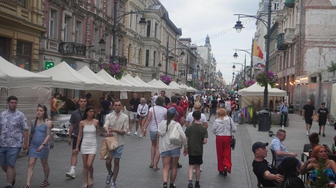 Tłumy na Piotrkowskiej. Zobacz, jak wygląda wizytówka Łodzi podczas urodzin miasta [ZDJĘCIA]