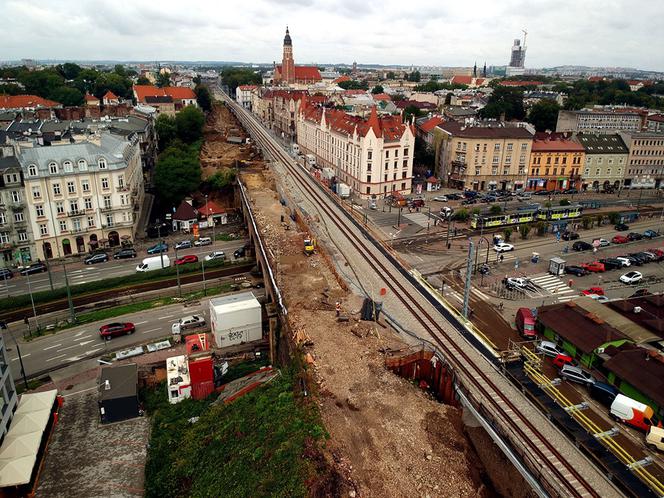 Koniec kolejowego nasypu w centrum Krakowa