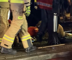 40-letnia rowerzystka wciągnięta pod pędzący tramwaj. „Liczne obrażenia ciała”