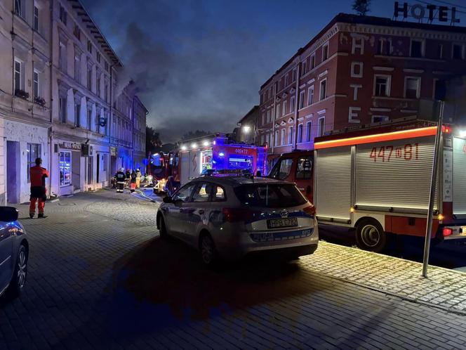 Dwie osoby nie żyją, 11 zostało ewakuowanych