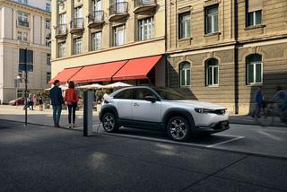 Mazda ma elektryczne auto. Pod polskimi salonami sprzedaży Mazdy staną ładowarki GreenWay