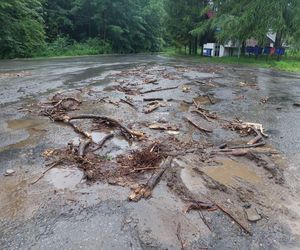 Zalane ulice i posesje. Trudna noc w gminie Goleszów w powiecie cieszyńskim