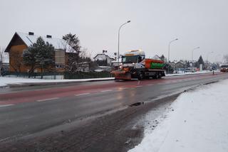 Zamość:  Trwa odśnieżanie ulic i chodników po opadach śniegu