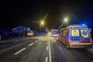 Zderzenie śmieciarki i autobusu miejskiego pod Warszawą. Jedna osoba ranna