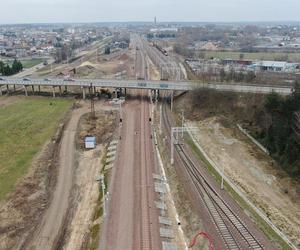 Modernizacja Rail Baltica: Łapy - widok z drona na przebudowę torów
