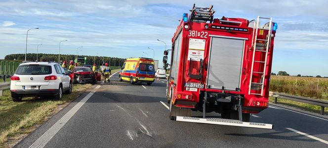 Samochód jechał pod prąd. Poważny wypadek na S5 koło Leszna