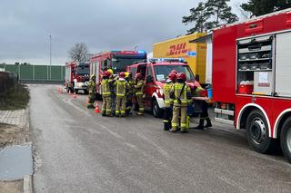 Łyski. Wyciek niebezpiecznej substancji na terenie firmy kurierskiej [16.11.2022]