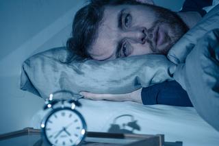 Jak zasnąć po przebudzeniu w nocy? O to musisz zadbać