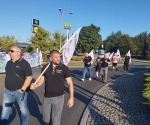 Protest górników w Jastrzębiu-Zdroju. Blokują kluczowe rondo i główne drogi