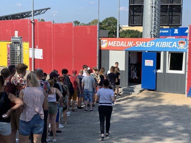 Ostatnie bilety na mecz piłkarzy Rakowa dostępne w sklepie Medalik