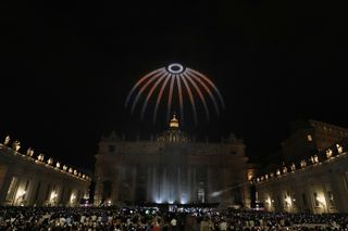 Tysiące dronów nad Bazyliką św. Piotra! Zobacz, co stało się w Watykanie