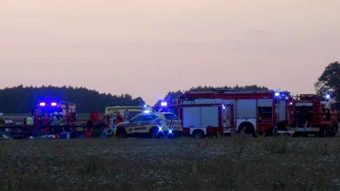 Chrcynno: Katastrofa lotnicza, samolot spadł na hangar. 5 osób nie żyje, wśród rannych dziecko