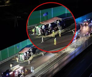 Wypadek na S7. Wjechał na remontowaną drogę. Wielka ciężarówka runęła na bok