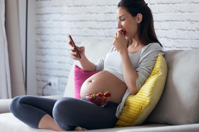 Czy truskawki jedzone w ciąży mogą zagrozić dziecku? Obalamy mity