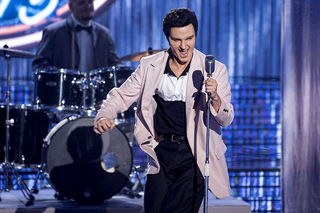 Twoja twarz brzmi znajomo 17: Adam Zdrójkowski jako Elvis Presley zachwycił widzów! Kto wygrał 4. odcinek?