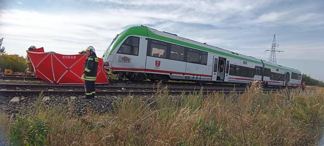  Pociąg staranował osobówkę