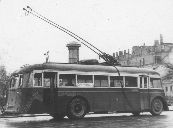 Trolejbus linii C na Krakowskim Przedmieściu, 1948