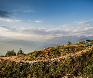 Na szlakach, wśród jezior i pod gwiazdami – kojąca natura Południowego Tyrolu