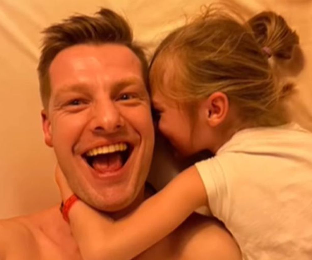 Rafał Mroczek nareszcie pokazał córkę! Gwiazdor M jak miłość jest dumny, że to już pannica - ZDJĘCIA