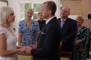 	M jak miłość odc. 1831. Dorota (Iwona Rejzner), Bartek (Arkadiusz Smoleński), Jagoda (Katarzyna Kołeczek), Tadeusz (Bartłomiej Nowosielski), Barbara (Teresa Lipowska)