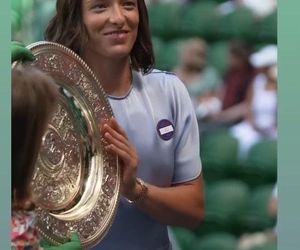 Wimbledon zdobyty, Rolex odkryty. Iga Świątek zachwyciła też błękitną kreacją!