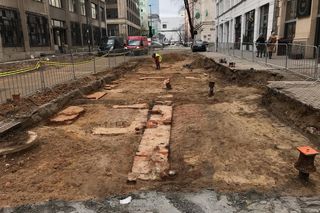 Odkryte mury dawnego Szpitala Dzieciątka Jezus na ul. Sienkiewicza w Warszawie