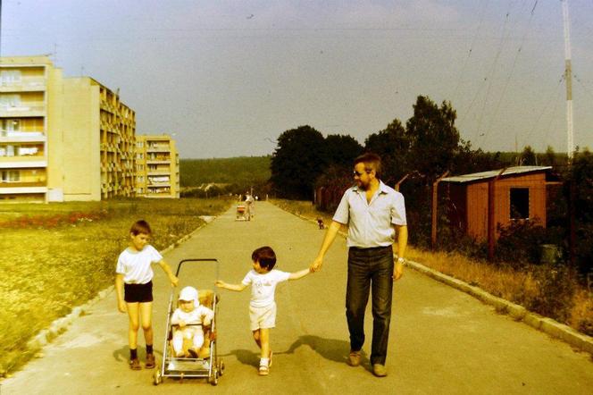 Rodzinny album Bajerów. W tle dawne Starachowice