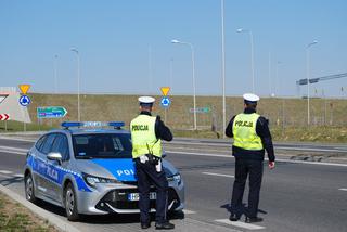 Rzeszowscy policjanci kontrolują czy nowe przepisy nie są łamane