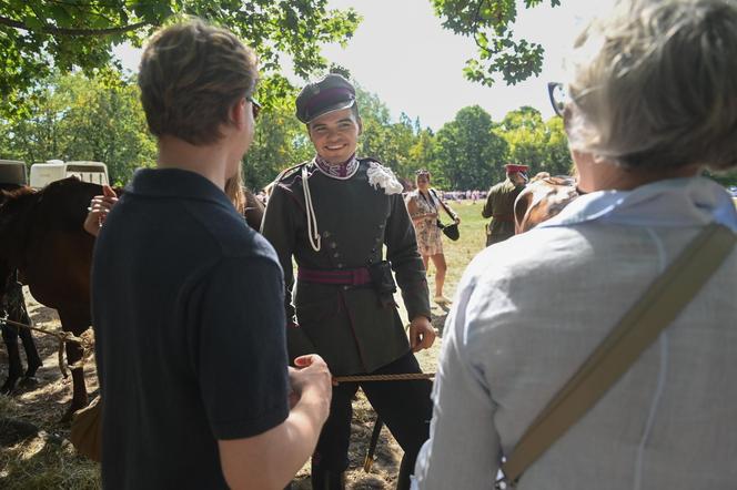 Piknik kawaleryjski w Łazienkach Królewskich