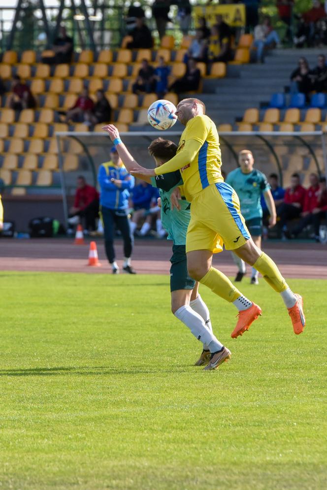 FAF Elana Toruń - Tłuchovia Tłuchowo 4:0, "Żółto-Niebiescy" wciąż na fali