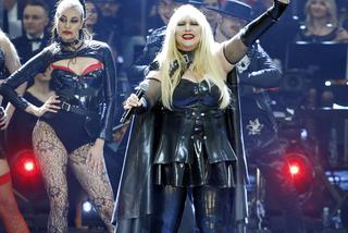 Stu artystów w operze leśnej