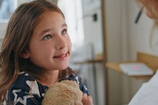 Jak nauczyć dziecko empatii, by budowało zdrowe relacje?