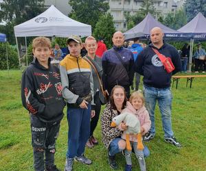 Ich rodzice spadli razem z balkonem. Kuba i Robert potrzebują pomocy 