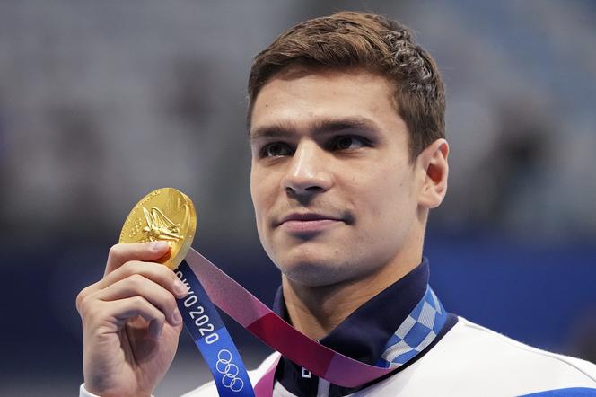 Jewgienij Ryłow ze złotym medalem olimpijskim w Tokio