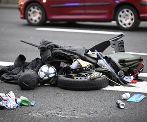 Dachowanie w Warszawie! Wcześniej na tej ulicy doszło do śmiertelnej masakry