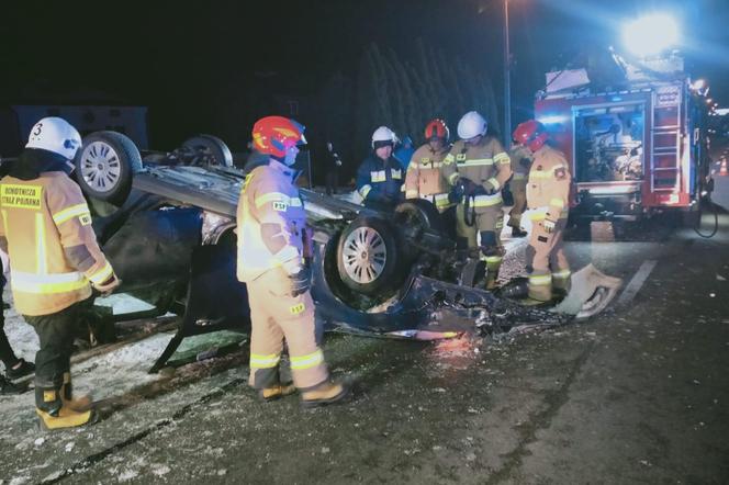 Dachowanie auta w miejscowości Bodaczów. Pasażerką była ciężarna kobieta