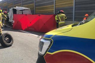 Śmiertelny wypadek na S8 pod Pabianicami. Na kierowcę spadł bus [ZDJĘCIA].