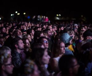 Tłumy na piątkowych koncertach podczas OFF Festivalu