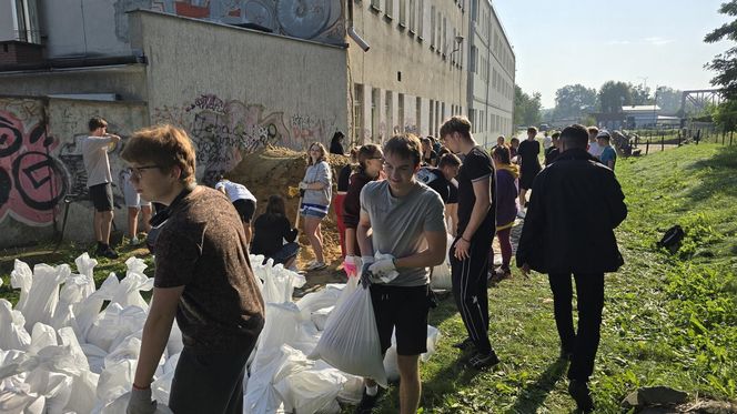 Głogów przygotowuje się na fale wezbraniową na Odrze. Ta ma dotrzeć około godziny 14