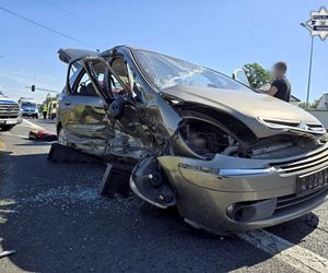 Kobiór. Śmiertelny wypadek na DK nr 1. Pasażerka citroena nie żyje [ZDJĘCIA]